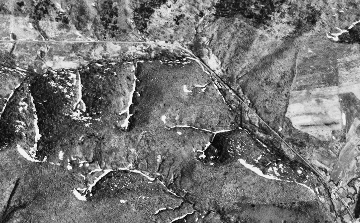 枝幸町歌登毛登別の空中写真。昭和23年5月7日、米軍撮影（角度補正）。