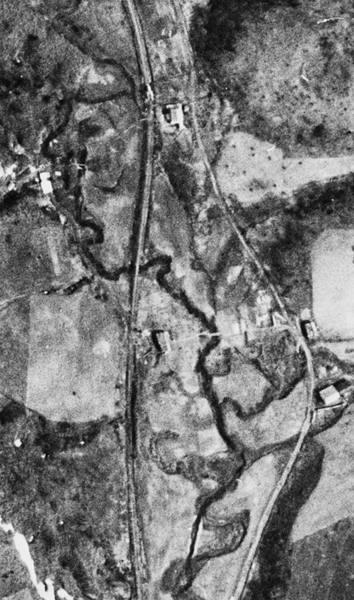 枝幸町歌登毛登別の空中写真。昭和23年5月7日、米軍撮影（角度補正）。