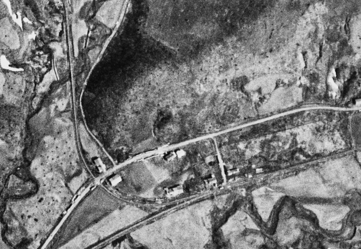 枝幸町歌登毛登別の空中写真。昭和23年5月7日、米軍撮影（角度補正）。