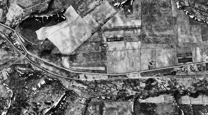 枝幸町歌登毛登別の空中写真。昭和23年5月7日、米軍撮影（角度補正）。