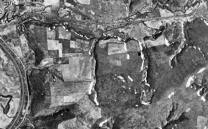 中頓別町字岩手の空中写真。昭和23年5月7日、米軍撮影（角度補正）。