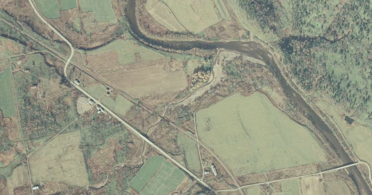 深名線新富駅付近、1977年10月22日撮影。「国土地理院・地図・空中写真閲覧サービス」より引用。